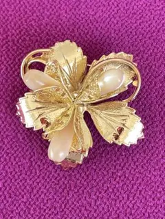 ブローチ　フラワーブローチ　パール風　ビンテージブローチ