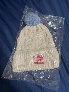 adidas ケーブル編みニット帽 ポンポン付き