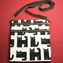 ポシェット　黒猫　Wファスナー