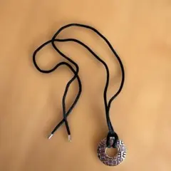 メッセージ入り黒いチョーカー