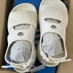 adidas オズガイア サンダル ホワイト
