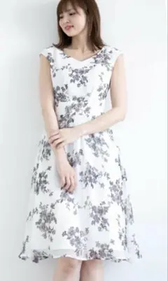【美品】花柄 ノースリーブワンピース ホワイトのサムネイル