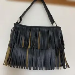 フリンジ付きハンドバッグ 黒とベージュ