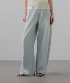 ローリーズファーム　ワイドストレートデニムパンツ　Mサイズのサムネイル