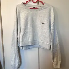 グレー クロップドスウェット ロゴ刺繍
