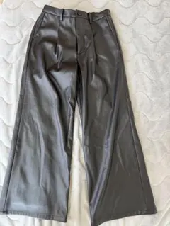 HARE フェイクレザー ワイドパンツ ブラックのサムネイル
