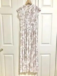 【美品】SNIDELマキシ丈花柄ワンピース／白×ピンクブラウン／フレンチスリーブ