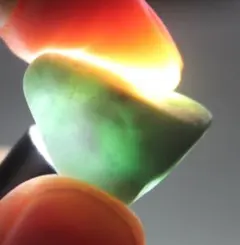 ［綺麗な緑］糸魚川翡翠 原石 4.6g