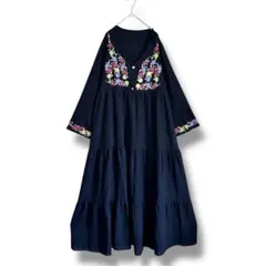 ロングワンピース　Vネック　花柄　刺繍　ブローチ　フレア　大きいサイズ　黒　F
