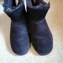 値下げSALE 黒いフリンジ付きムートンブーツ