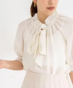 ノーリーズ シアーカールマイヤーボウタイブラウス　ホワイト　Fサイズ　美品✨