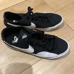 ナイキ　スニーカー
