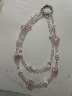 8.【ハンドメイド 】さくらピンクとパールのキラキラビーズストラップ