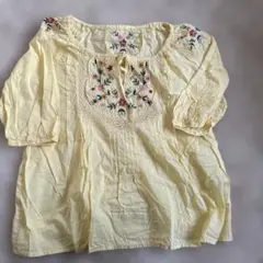刺繍入りイエローブラウス 五分袖