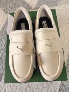 とみこ様　新品Puma ホワイト ローファー