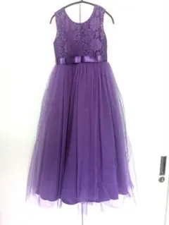 紫のレースとチュールドレス