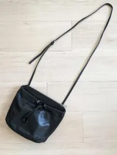 COS コス　レザーショルダーバッグ　ブラック 牛革