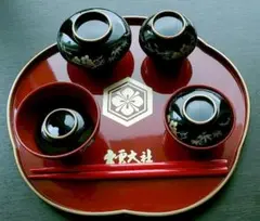 ほぼ未使用 懐石道具 若狭塗 木製 四方盆 5枚組 螺鈿模様 銘々盆 平膳 茶事 ほぼ未使用 懐石道具 若狭塗 木製 四方盆 5枚組 螺鈿模様 銘々