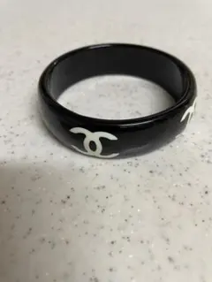 CHANEL ノベルティ　黒 バングル ロゴ入り
