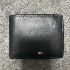 TOMMY HILFIGER 黒 レザー 二つ折り財布