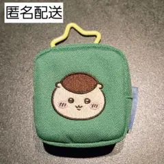 ちいかわ　カラビナつき　刺繍スクエアミニポーチ　くりまんじゅう