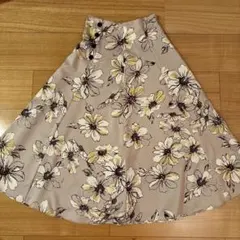【美品】アプワイザーリッシェ　花柄スカート