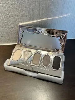 フラワーノーズ ストロベリーロココ アイシャドウパレット 03 ブラックカラント