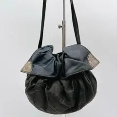 極美品⭐LILY 丸型皮革クロコ型押しバック - メルカリ
