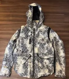 PUMA ヘビ柄ダウンジャケット　パイソン