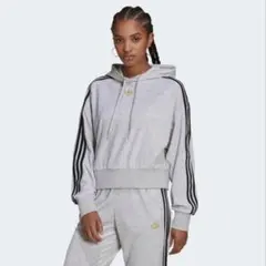 adidas クロップド パーカー