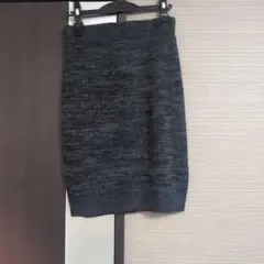 ダークグレー ニットタイトスカートのサムネイル