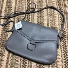 新品　未使用　ショルダーバッグ　灰色　合皮　タグ付き
