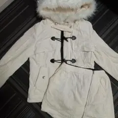 アイボリー コーデュロイ ボアフード付きスカパンセットアップ