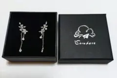 【最終値下です！】フラワーモチーフ ロングピアス（箱付）