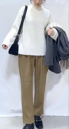 シューラルー　ハイネックニットとテーパードパンツのセット