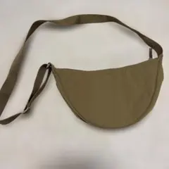 ラウンドミニショルダーバッグ ユニクロ ブラウン 美品のサムネイル
