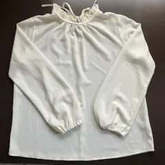 フリルネック シャツ