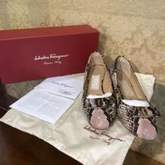 【極美品✨】Salvatore Ferragamo ヴァラ パンプス パイソン柄のサムネイル