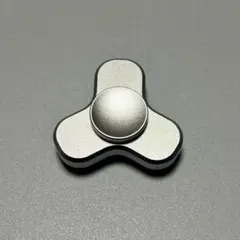 フィジェットトイ EDC ハンドスピナー シルバー 収納ケース付き