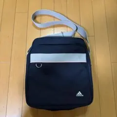 adidasスクールバックのサムネイル