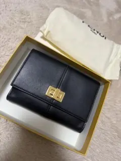 FENDI ピーカブー二つ折り財布