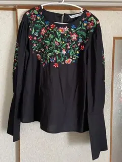 ZARA 花柄刺繍 長袖トップス 黒