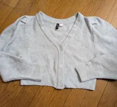 DIVIDED　H&M　 Vネック ショート丈ニットカーディガン パフスリーブ