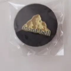 モンベル　ピンバッジ　ゴールド