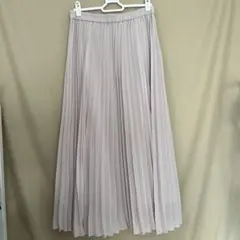GU 薄いベージュのプリーツスカート