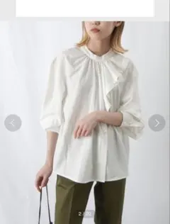 美品☆長袖ブラウス　ホワイトフリー フリル ギャザー パール