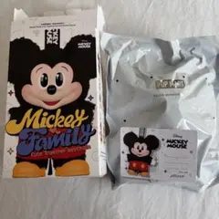 POP MART ミッキーファミリー ぬいぐるみキーホルダー ミッキーのサムネイル