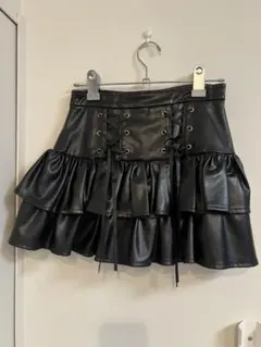 フリル付きPUレザー風ミニスカート ブラック スカパン