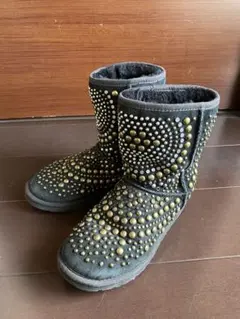 UGG＆JIMMY CHOOコラボムートンブーツ