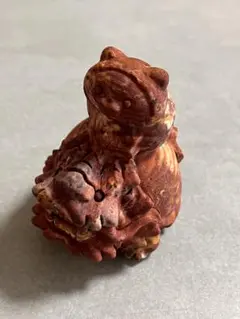 玉石　龍亀（ロングイ）置物　お魚を持ったねこちゃん
